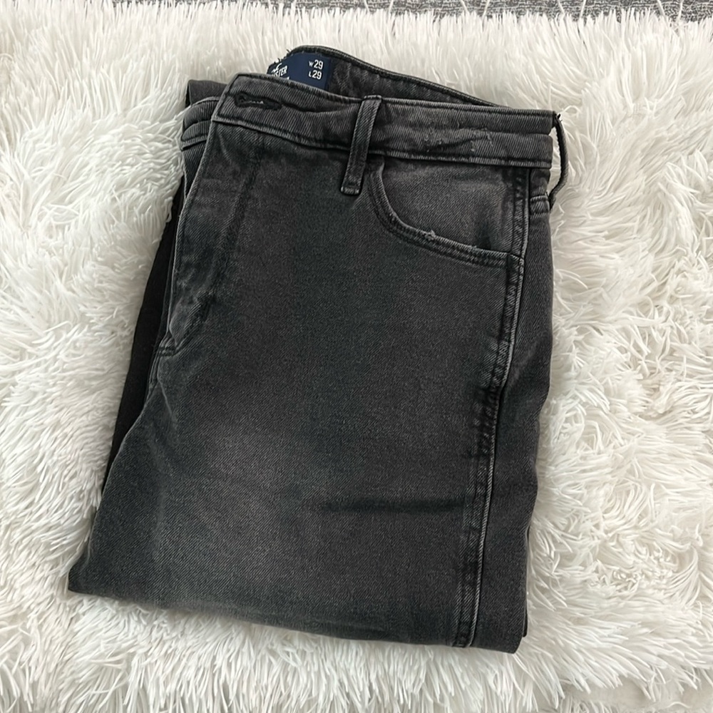 HOLLISTER ultra high rise mom jean